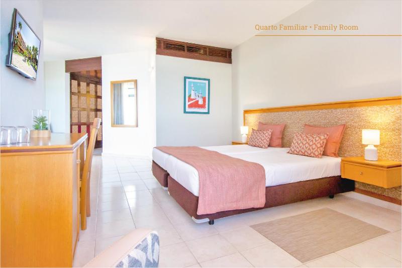 Twin Room (2 Adults + 2 Children) image 4