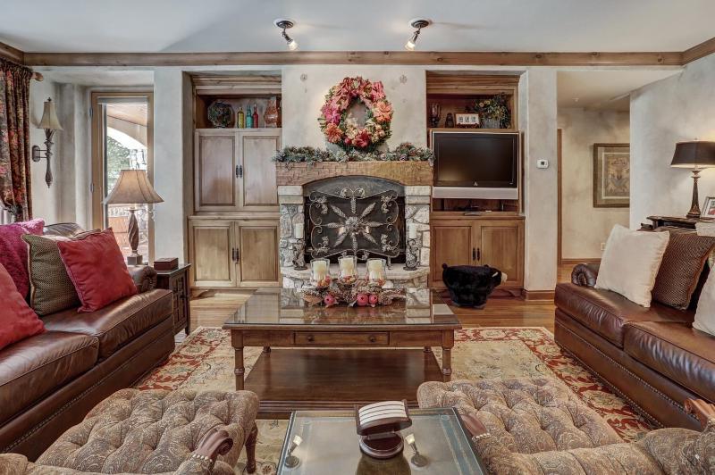Gorgeous Corner 3Br- Ski in out Access and 3 Decks! - image 34