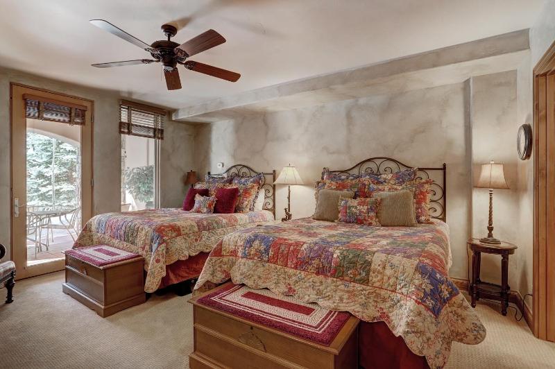 Gorgeous Corner 3Br- Ski in out Access and 3 Decks! - image 16