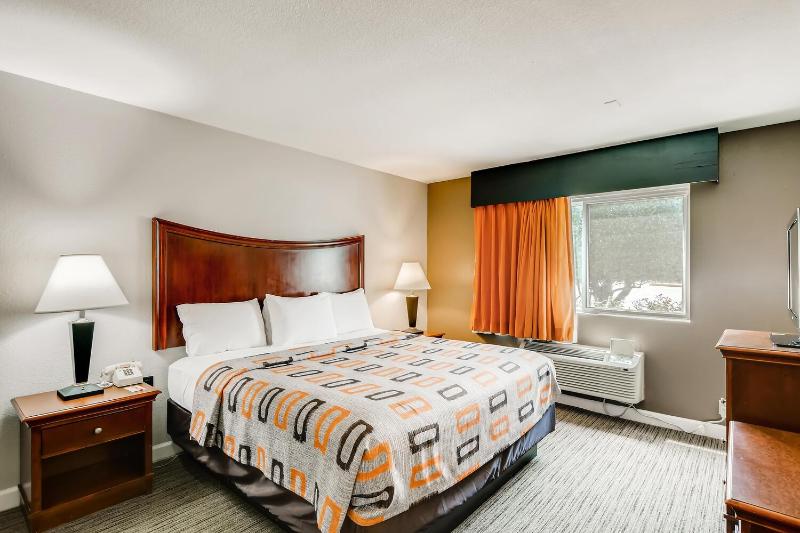 Orangewood Inn and Suites Midtown - image 5