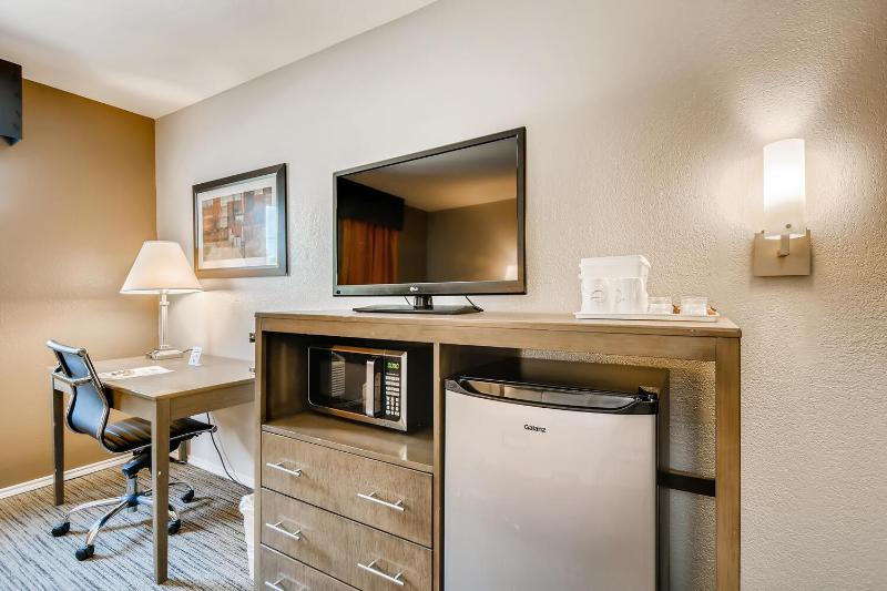 Deluxe Double Room (2 Adults + 1 Child) image 3