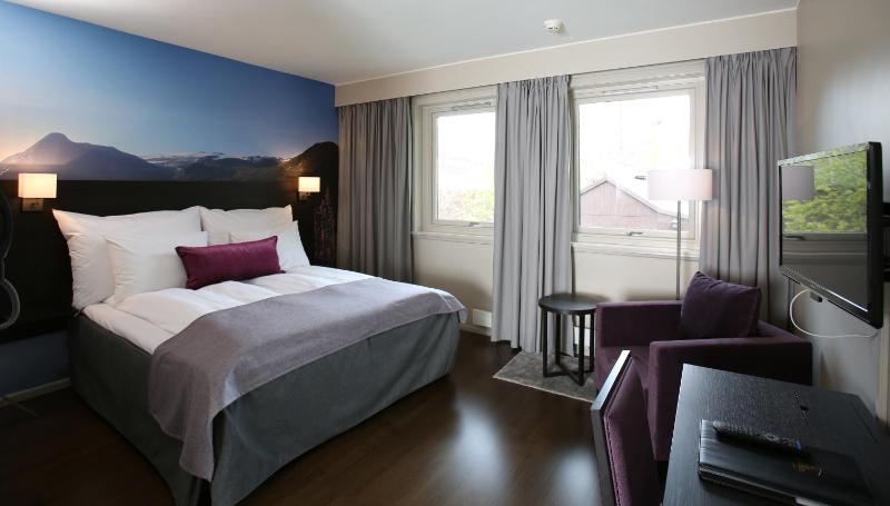 Standard Twin Room image 2
