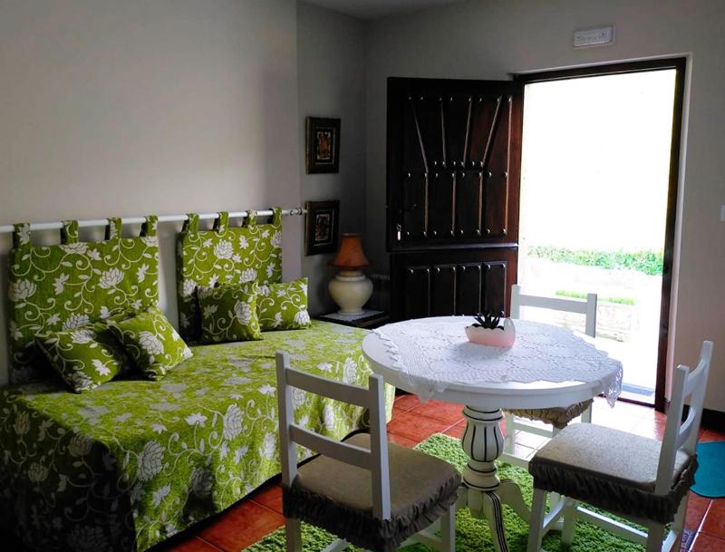 Double Room image 2