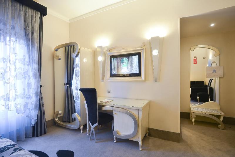 Triple Room image 2