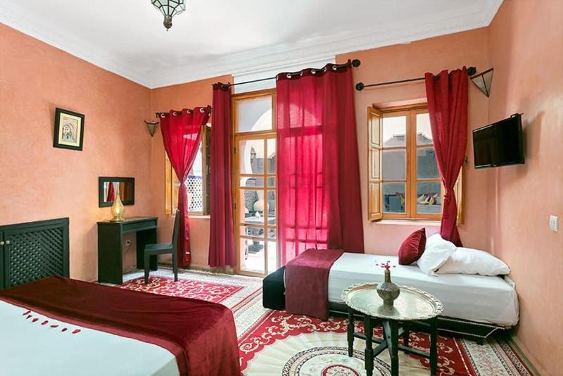 Triple Room with Private Bathroom image 2