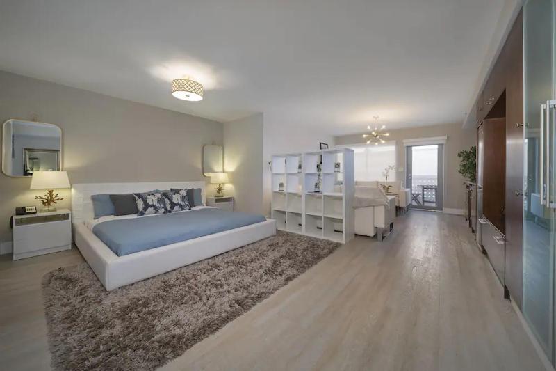 Strand Ocean Drive Suites - image 25