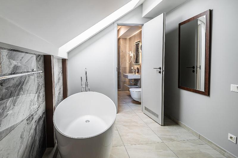Attic Suite image 3