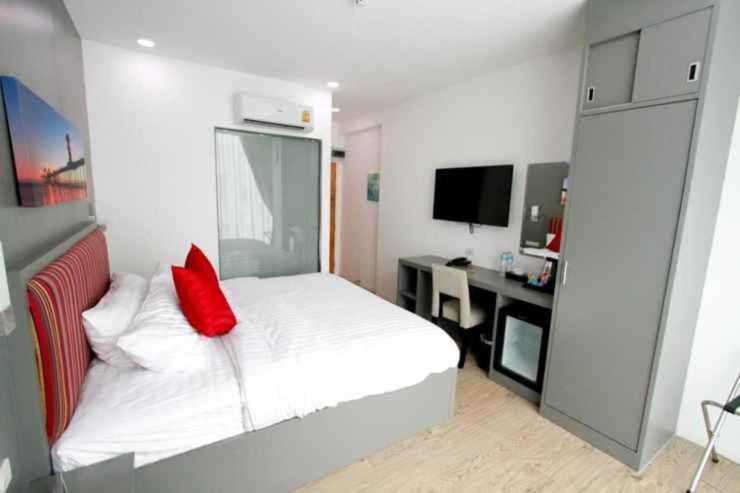 Deluxe King Room image 3