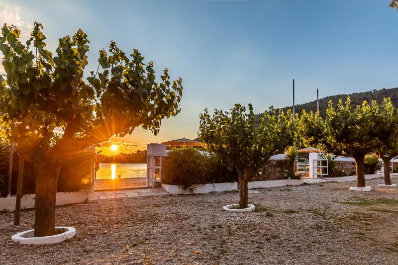 PSARIANOS BEACHFRONT APARTMENTS - image 5