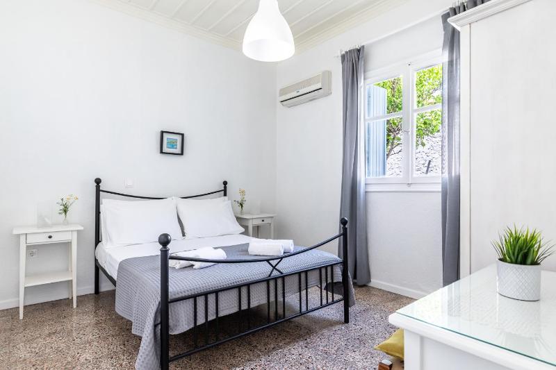 PSARIANOS BEACHFRONT APARTMENTS - image 12