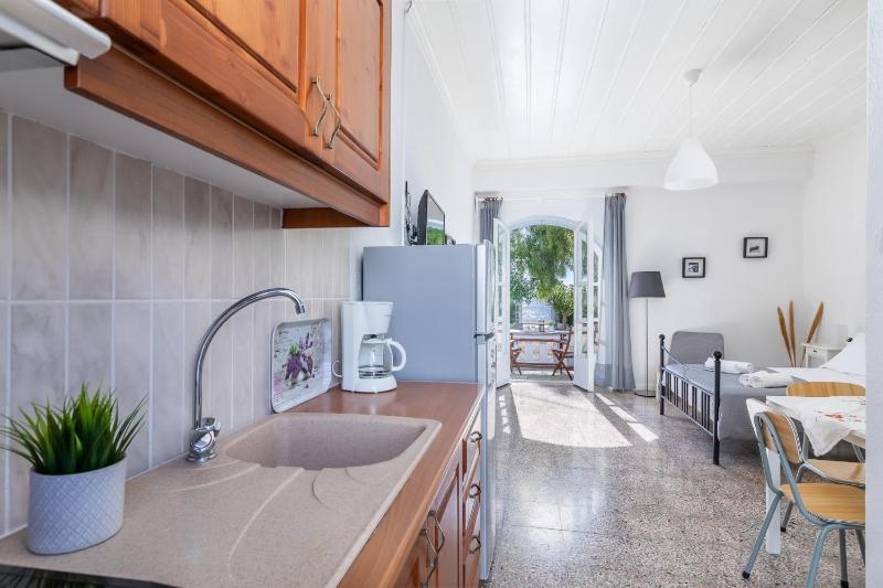 PSARIANOS BEACHFRONT APARTMENTS - image 7
