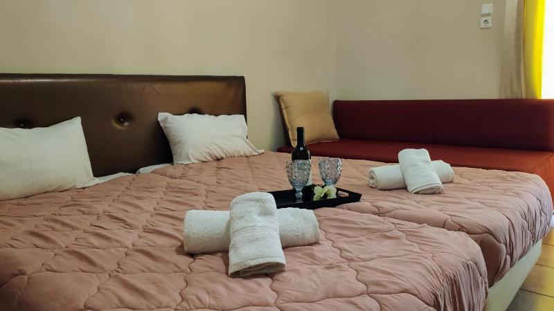 Standard Twin Room with Meteora View image 2