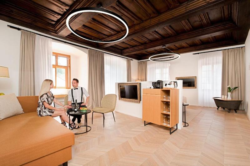 Deluxe Suite image 2