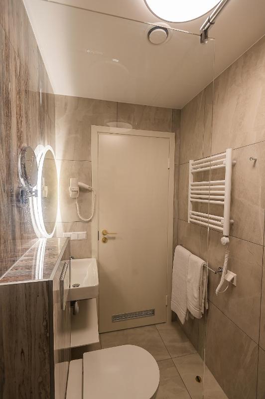 Double Room image 3