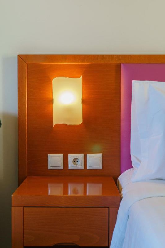 Double or Twin Room with Garden View image 4