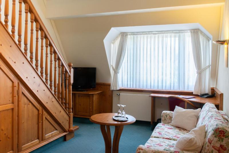 Queen Room image 4
