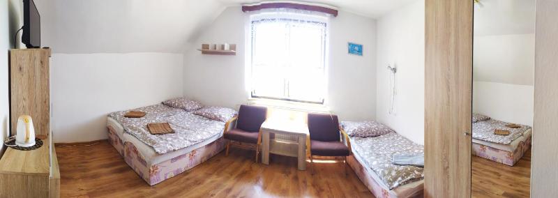 Triple Room with Shared Bathroom image 2