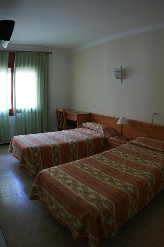 Economy Double or Twin Room image 4