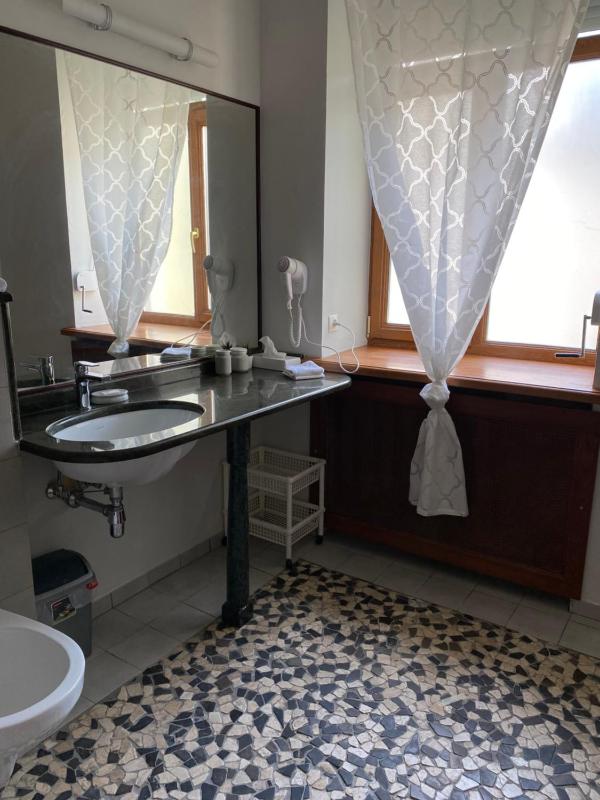 Deluxe Studio image 3