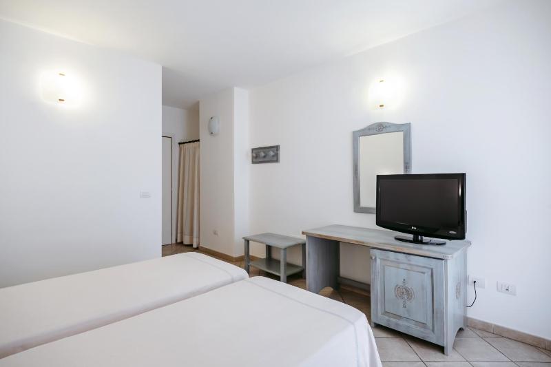 Twin Room image 2