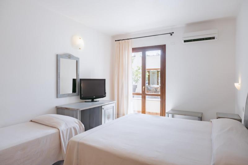 Quadruple Room image 2