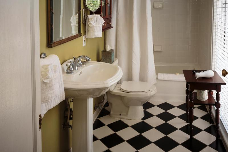 John Wesley - Luxury King Room image 2