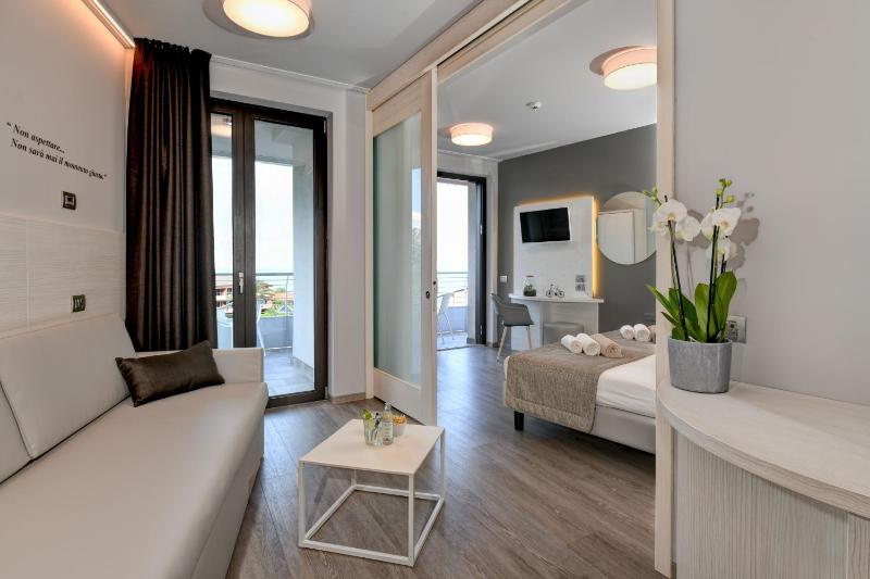 Suite with Balcony and Partial Lake View image 3