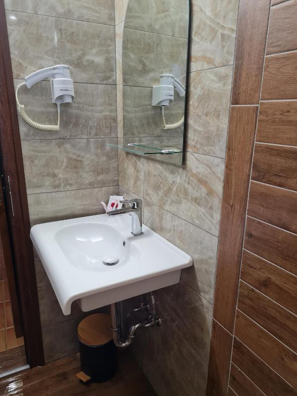 Double Room with Balcony image 4