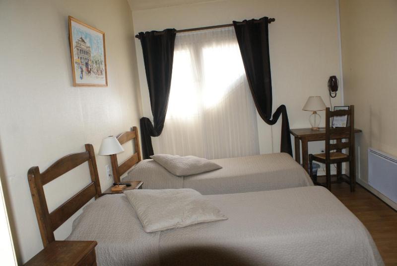 Twin Room image 2