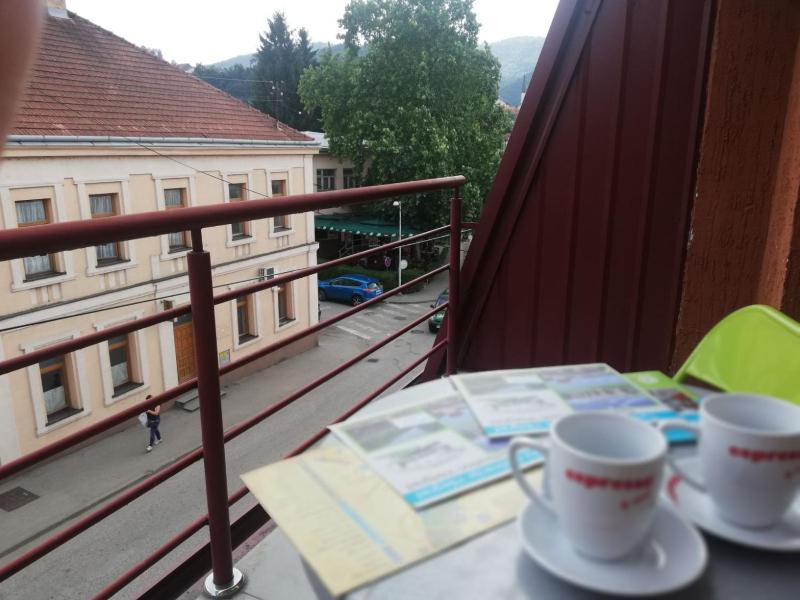 Studio with Balcony image 3