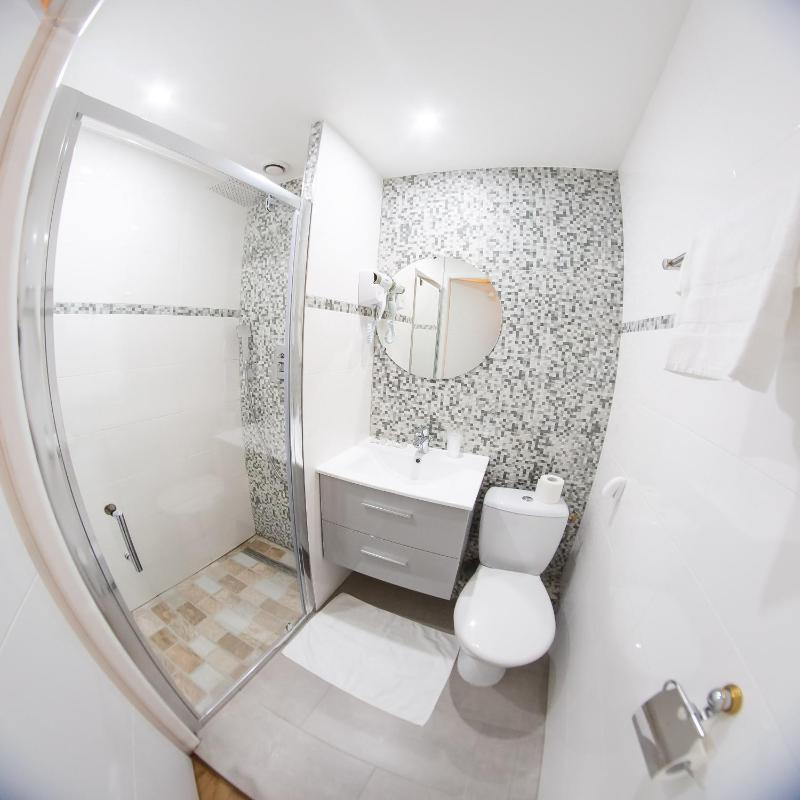 Deluxe Double Room image 2