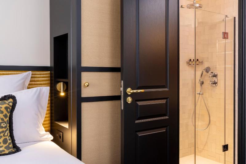 Classic Room Courtyard View image 4