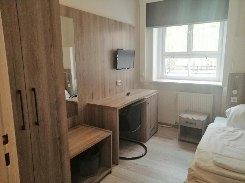 Single Room with Private External Bathroom image 2