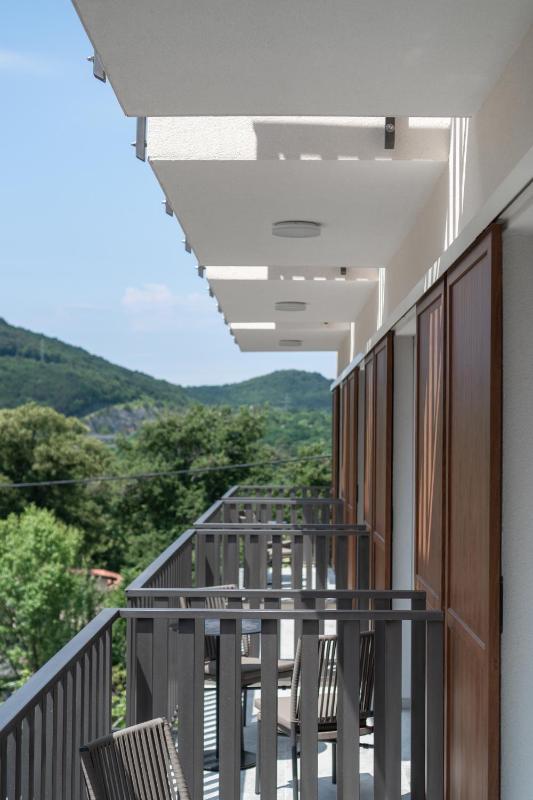 Deluxe Double or Twin Room with Balcony image 2