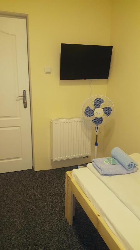 ETNA - Hostel -Noclegi Rzeszów 24 Pokoje -PARKING- - image 42