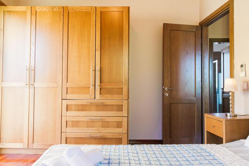 Deluxe Two-Bedroom Apartment image 3