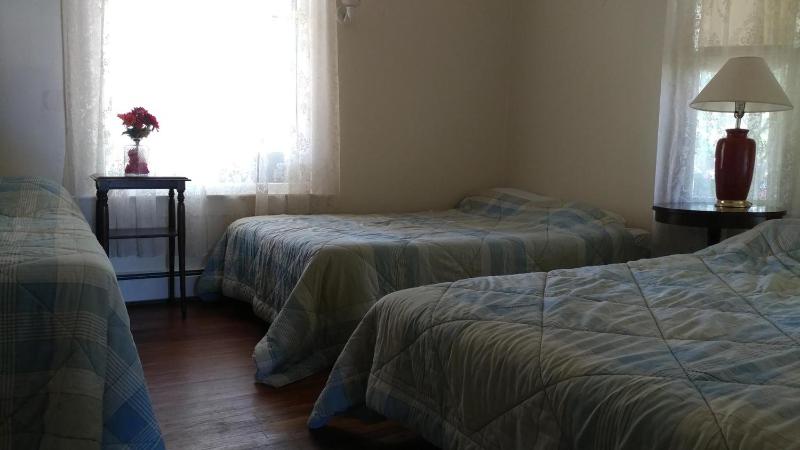 Three-Bedroom Townhouse image 3