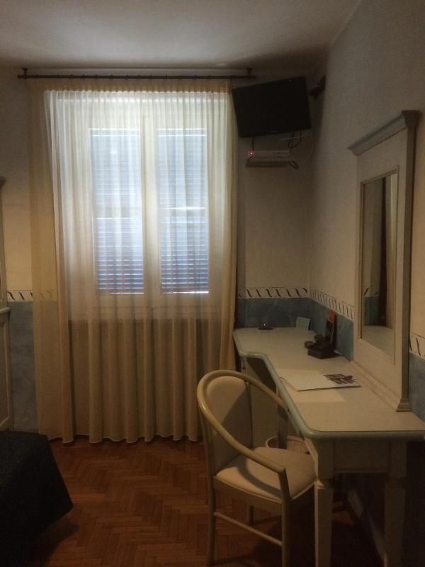 Single Room image 2