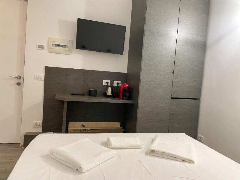 Standard Double Room image 4