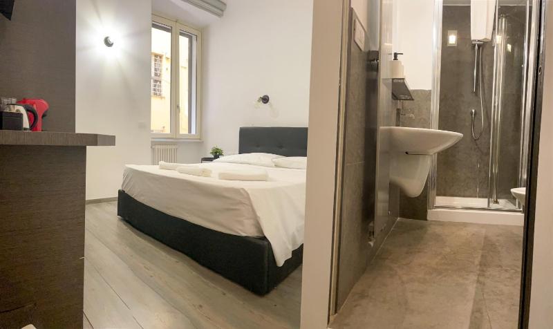 Standard Double Room image 3