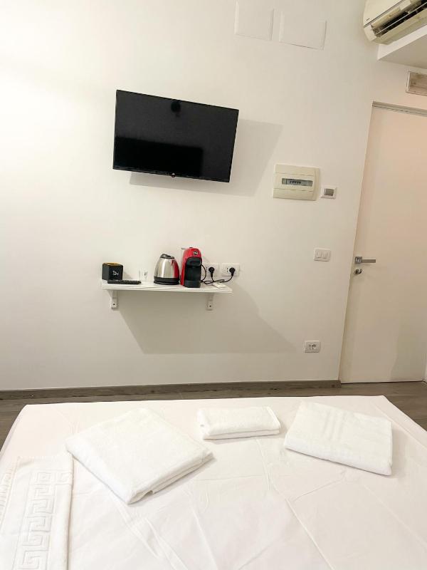 Small Double Room image 3