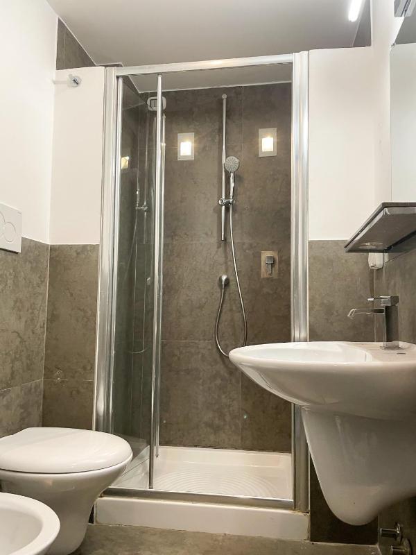 Small Double Room image 4