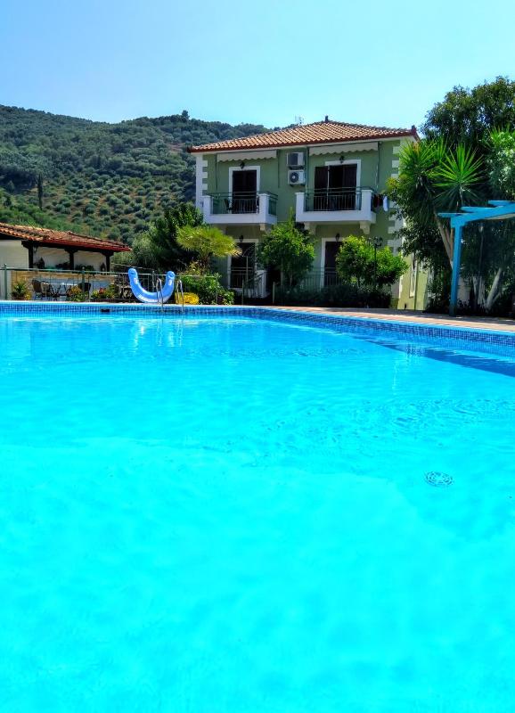 Double Room with Pool View image 1