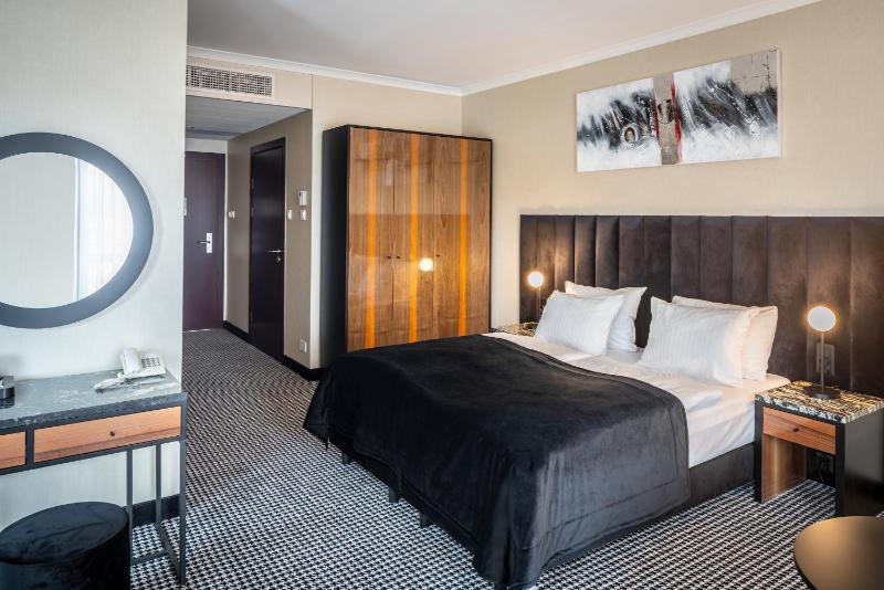 Deluxe Double Room image 3