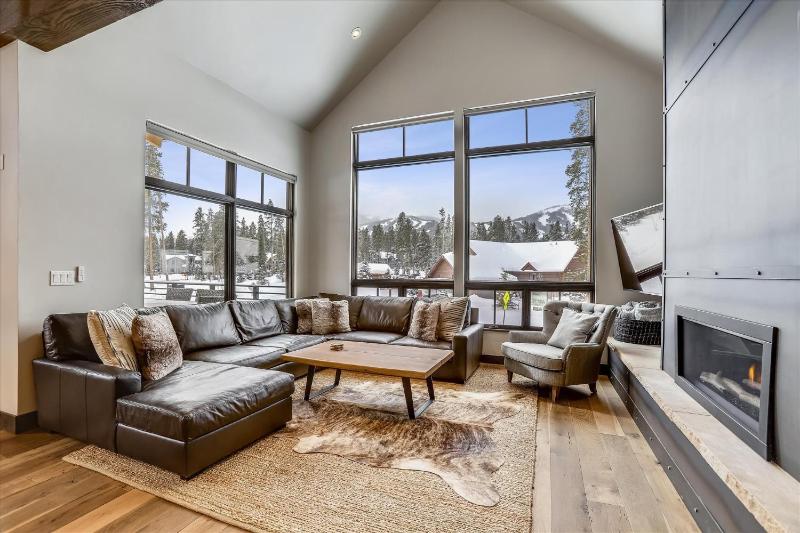 Four-Bedroom Townhouse image 2