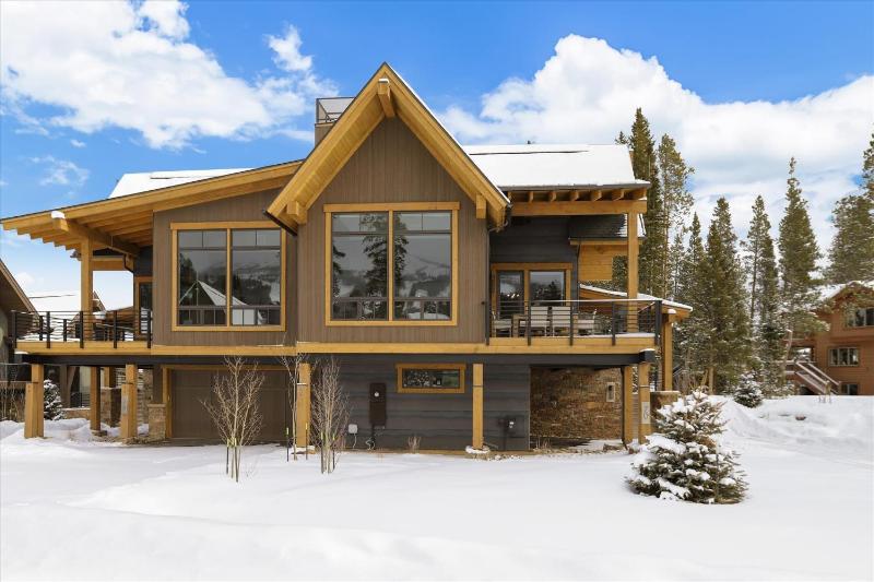 Four-Bedroom Holiday Home image 4