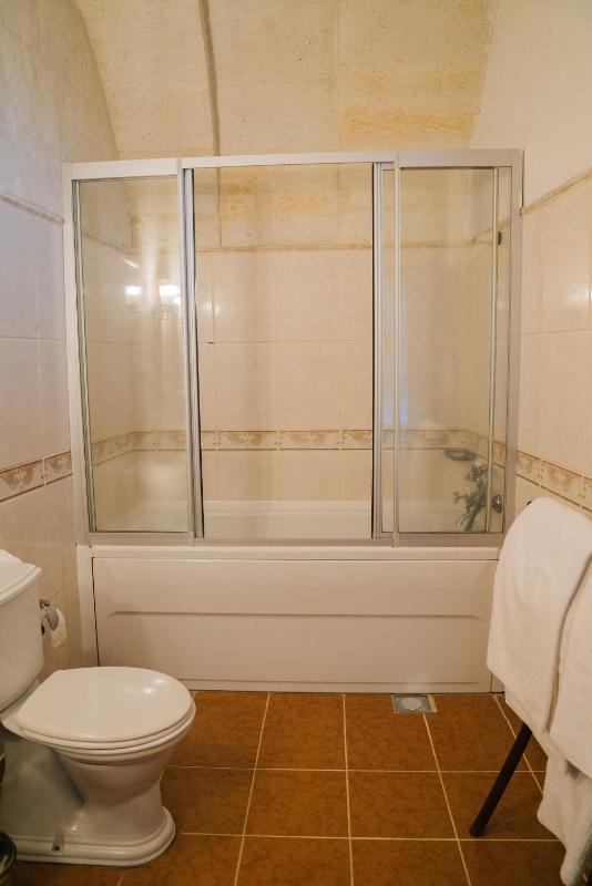Standard Double Room with Two Double Beds image 4