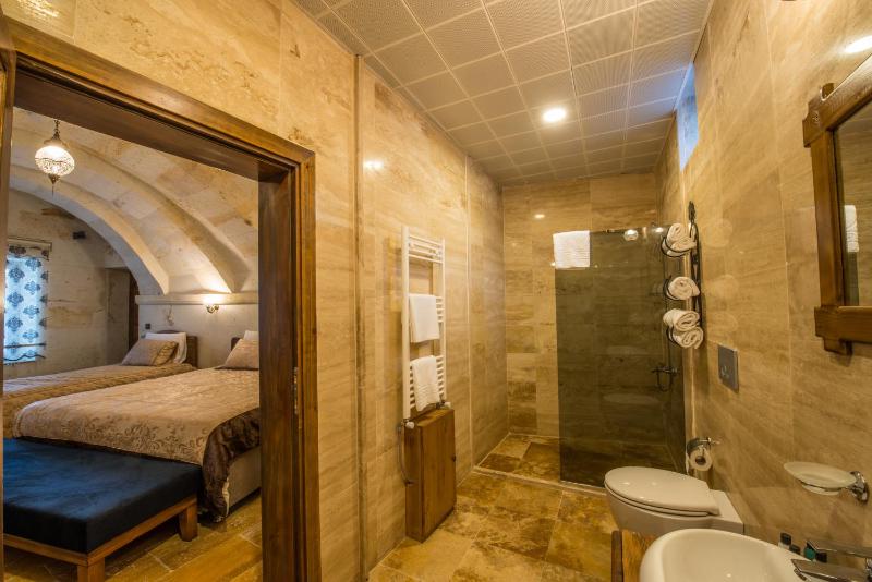 Triple Room with Garden View image 4
