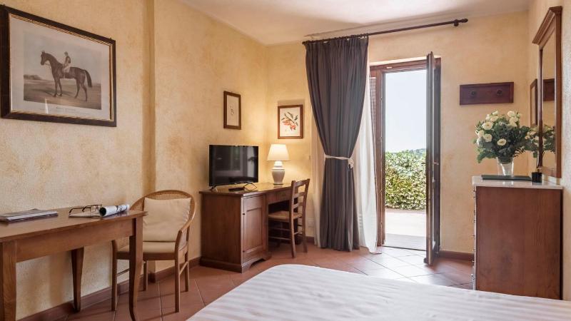 Double Room with Patio image 1