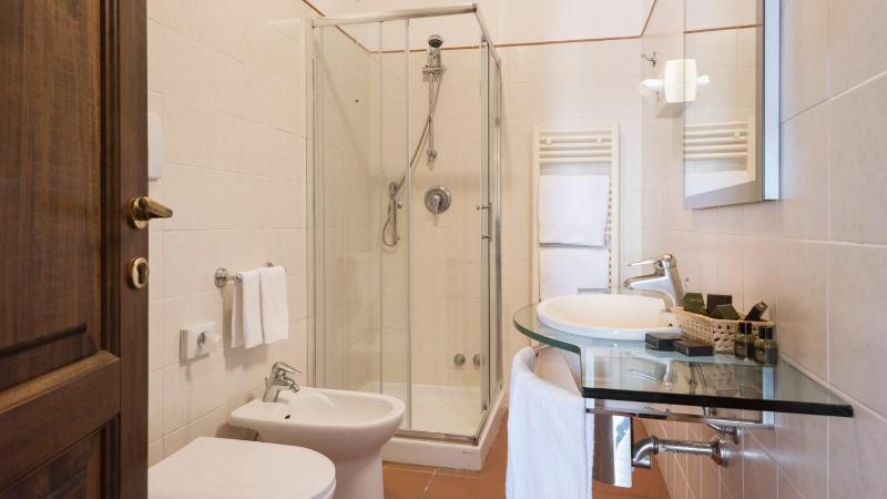 Double Room with Patio image 4